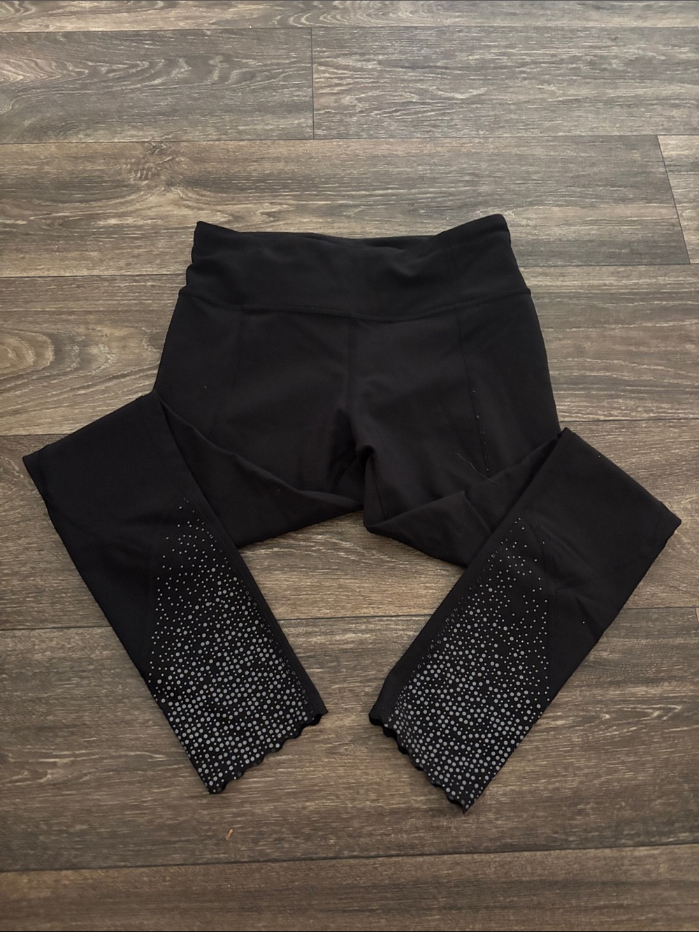 Lululemon running leggings with reflective scallop trim
